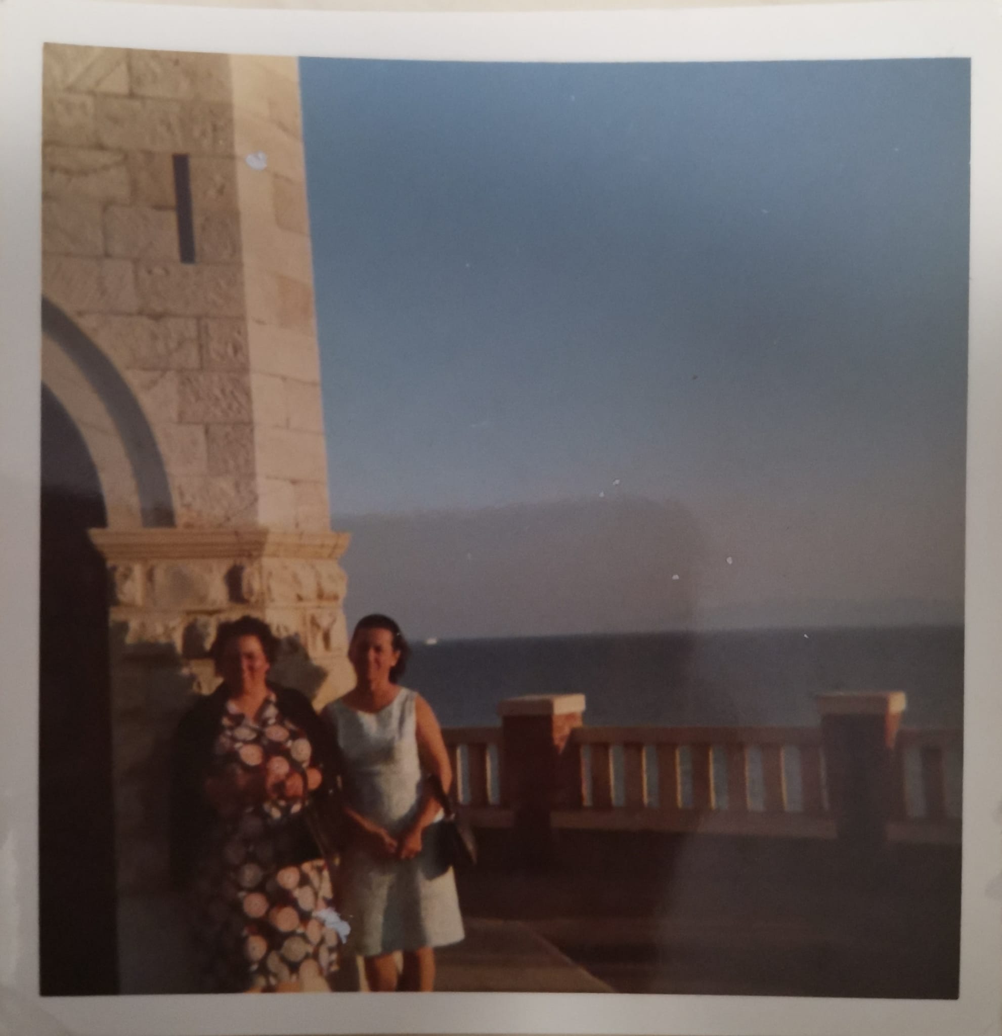 92_ Dina e Nella a Piombino Piazza Bovio 92_ Dina e Nella a Piombino Piazza Bovio